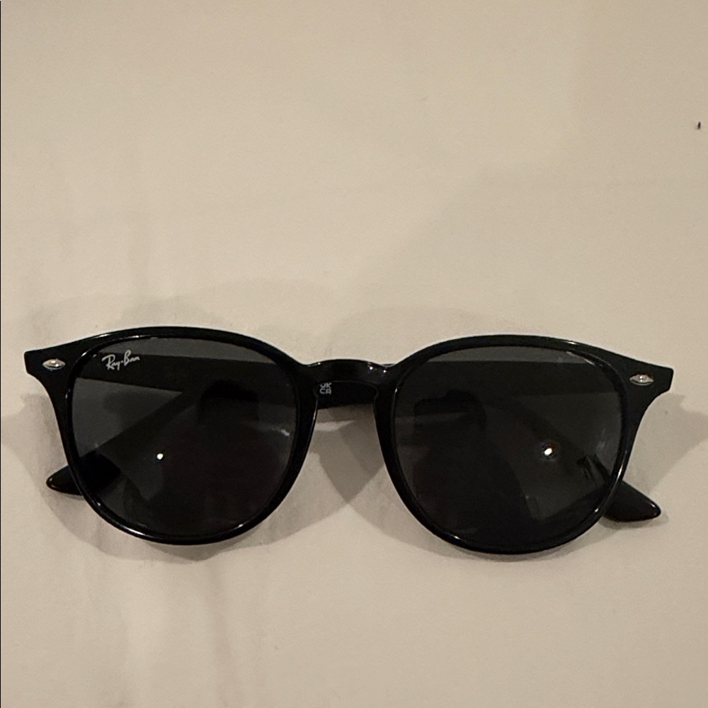 Ray-Ban Classic Black Shades